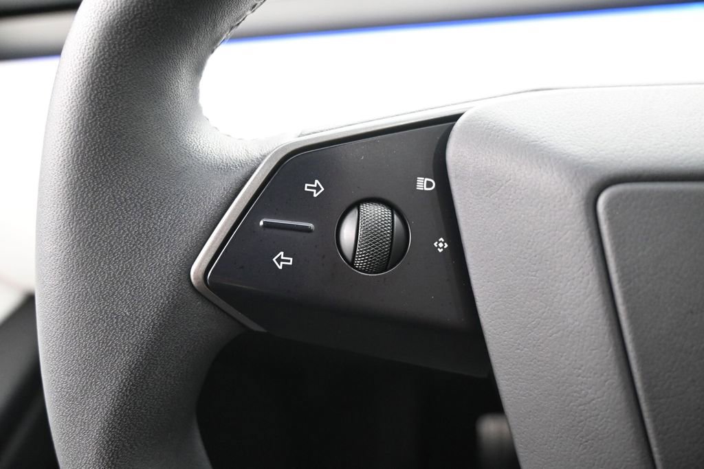 Used 2024 Tesla Cybertruck AWD Crew Cab image 24