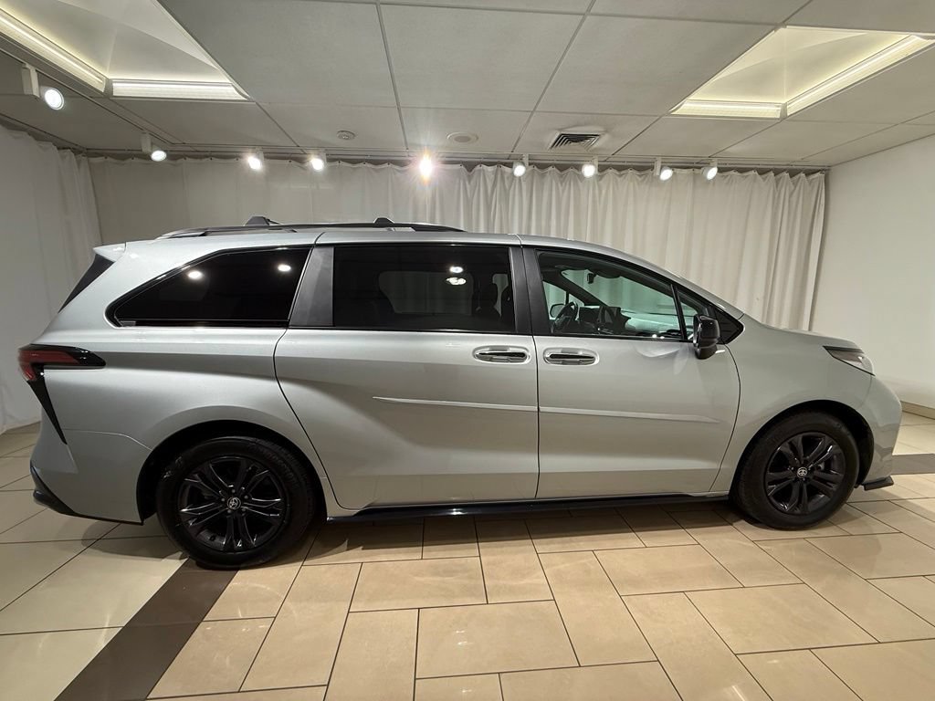 Used 2025 Toyota Sienna XSE w/ XSE Plus Package AWD/4WD image 6