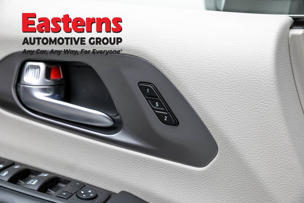 Used 2023 Chrysler Pacifica Touring-L FWD image 21