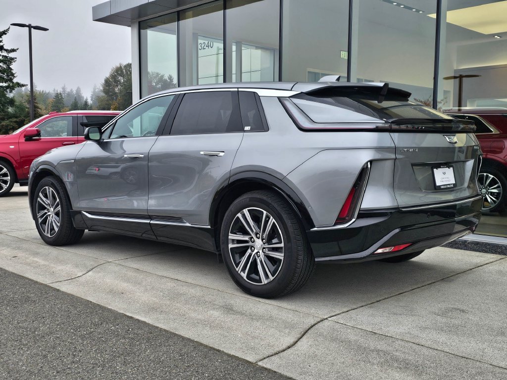 Certified 2024 Cadillac Lyriq Luxury AWD/4WD image 3
