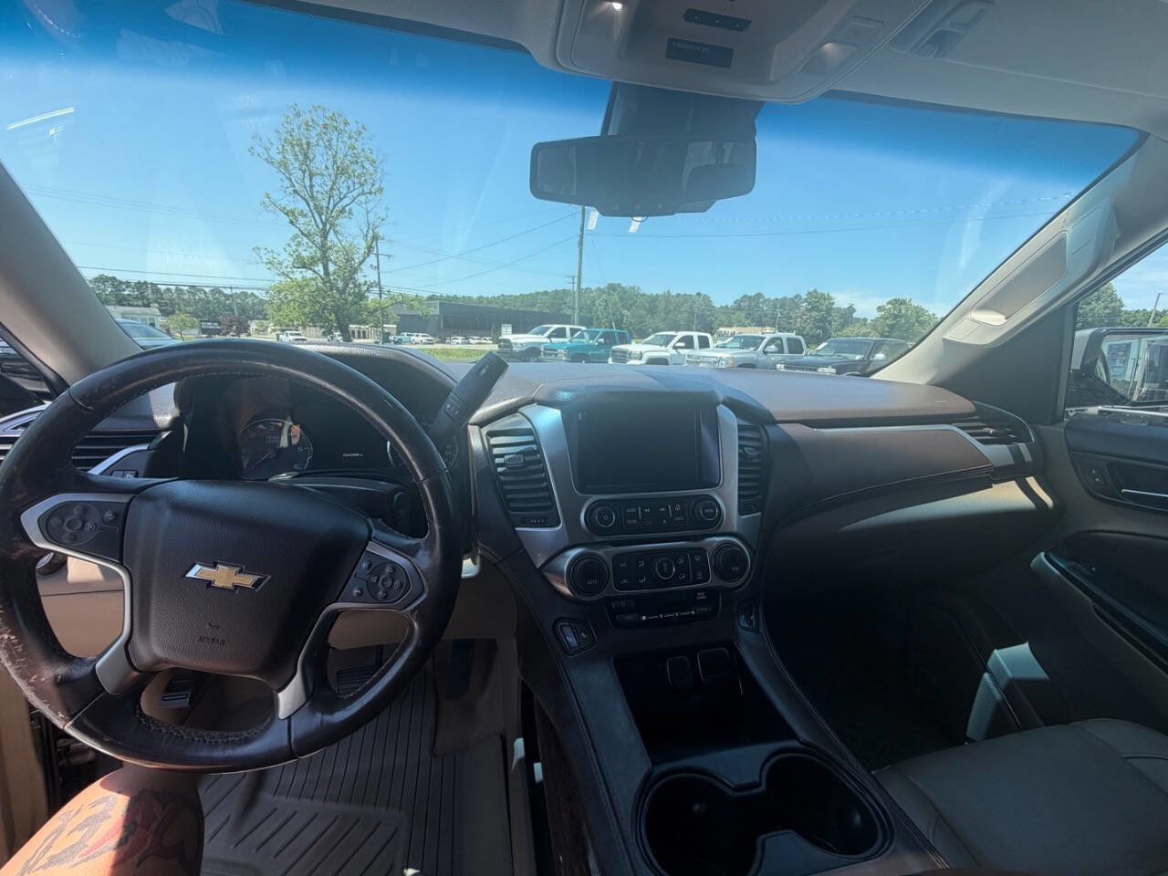 Used 2017 Chevrolet Suburban LT AWD/4WD image 12