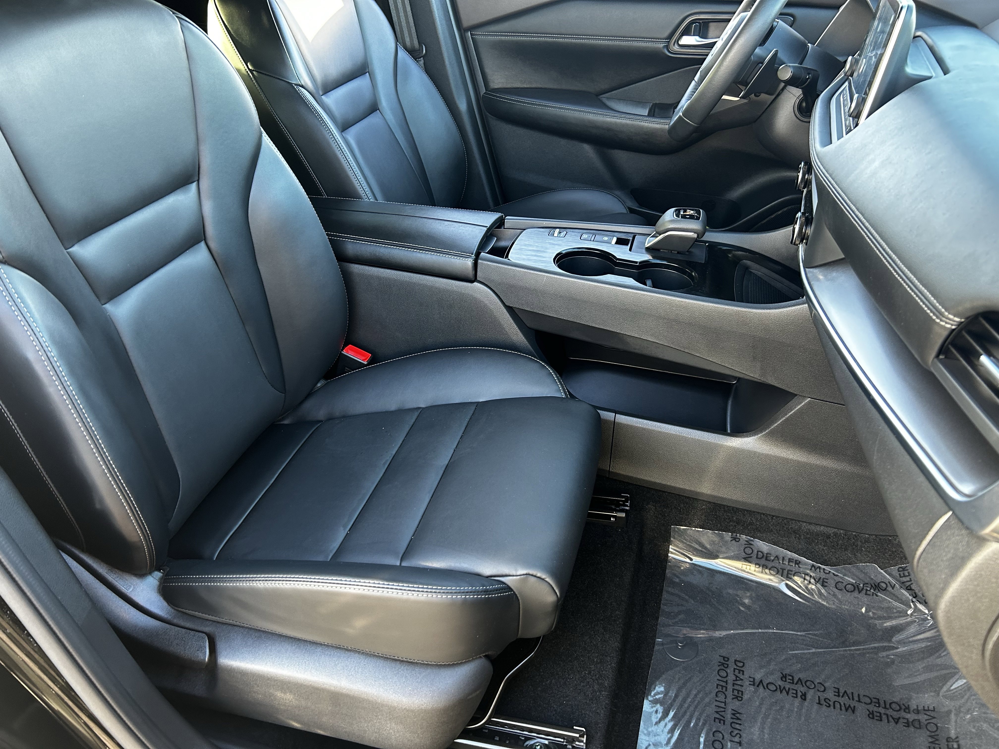 Used 2023 Nissan Rogue SV w/ SV Premium B Package image 9