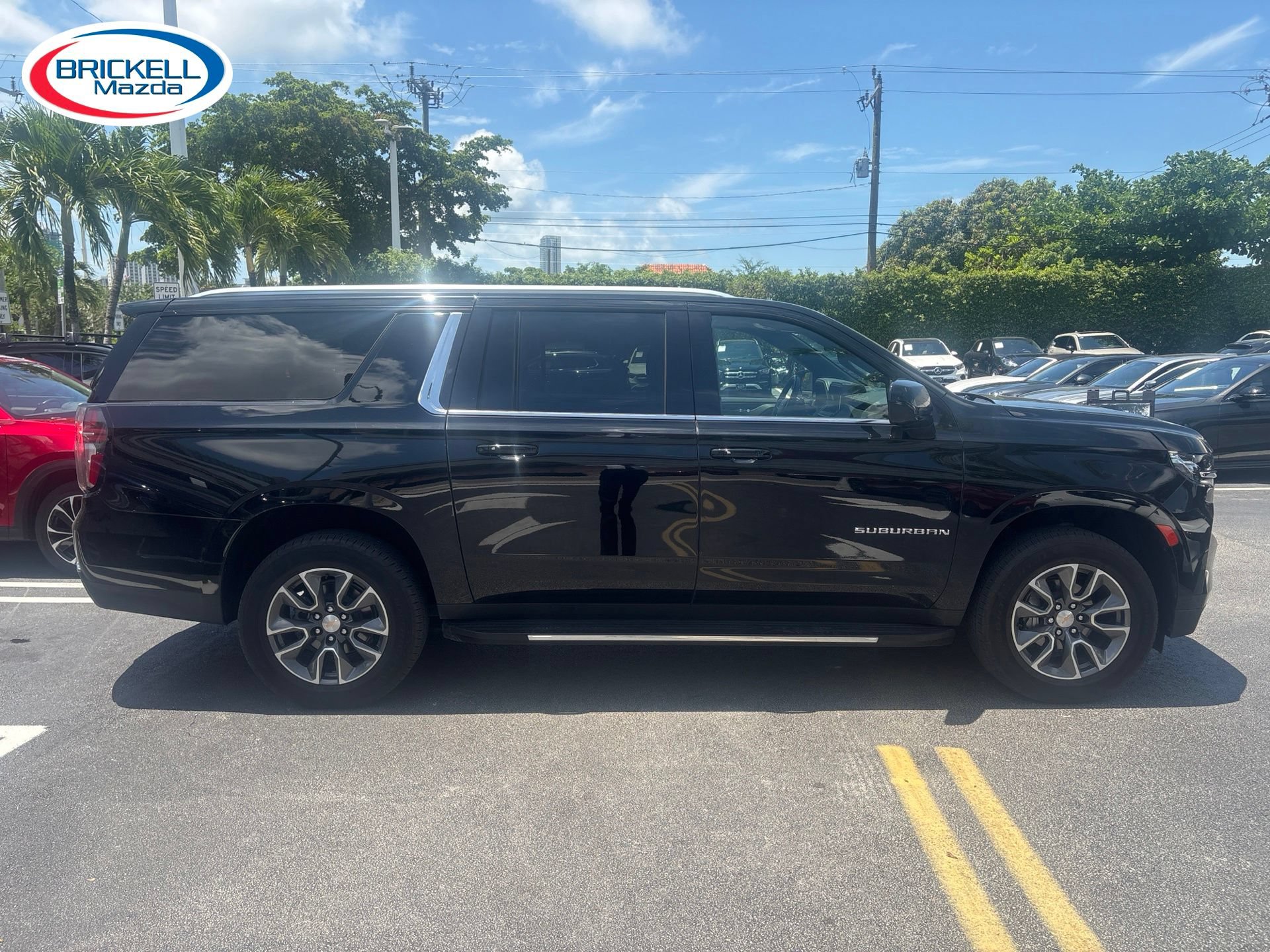 Used 2024 Chevrolet Suburban LT RWD image 5