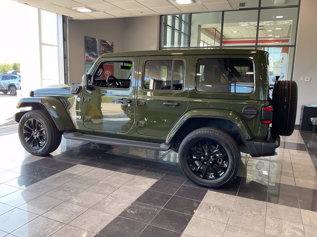 Used 2023 Jeep Wrangler Unlimited Sahara w/ Cold Weather Group AWD/4WD image 4