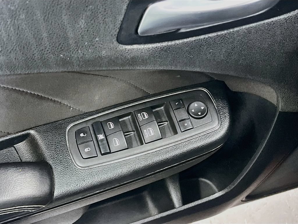 Used 2022 Dodge Charger SXT w/ Blacktop Package AWD/4WD image 17