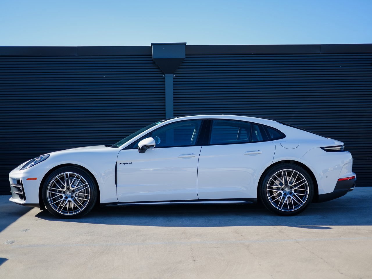 New 2026 Porsche Panamera 4 image 2