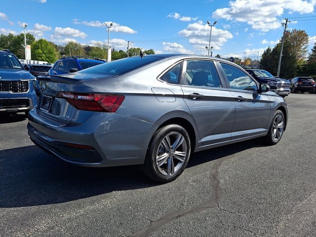 Certified 2023 Volkswagen Jetta SE w/ Panoramic Sunroof Package FWD image 8