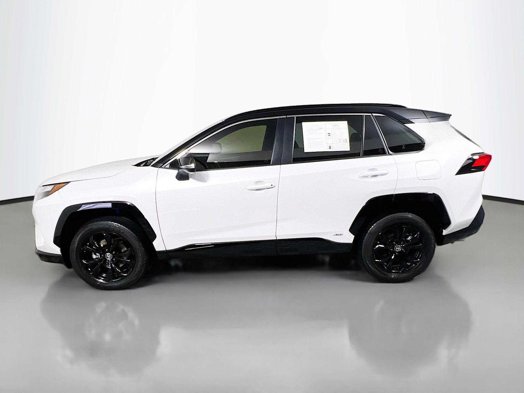 Used 2023 Toyota RAV4 XSE AWD/4WD image 9