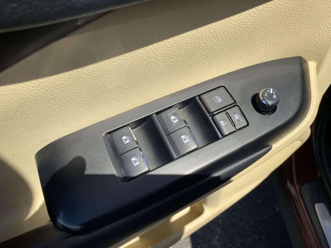 Used 2018 Toyota Highlander Limited FWD image 13