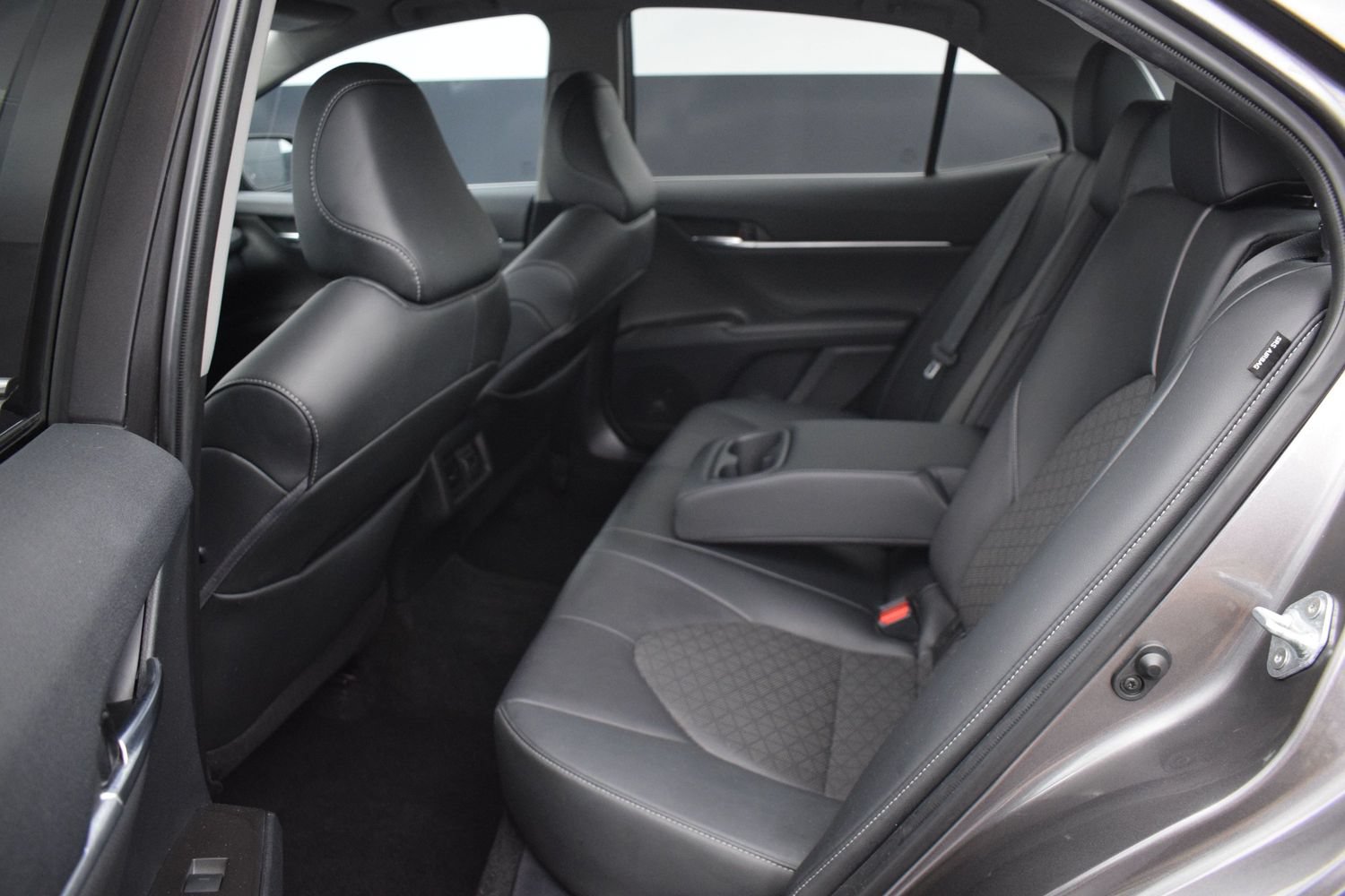 Used 2022 Toyota Camry XSE FWD image 12