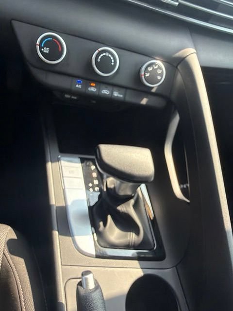 Certified 2026 Hyundai Elantra SE FWD image 19