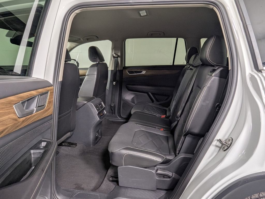 Used 2025 Volkswagen Atlas SE image 23