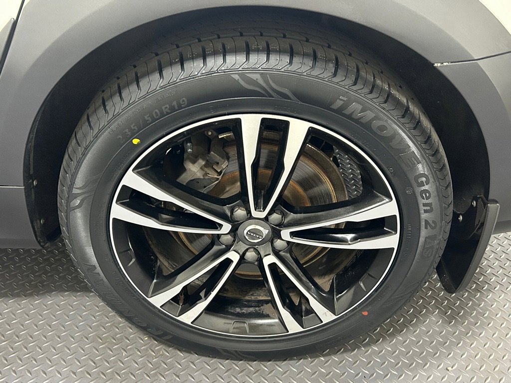 Used 2018 Volvo V90 T5 Cross Country w/ Convenience Package image 21