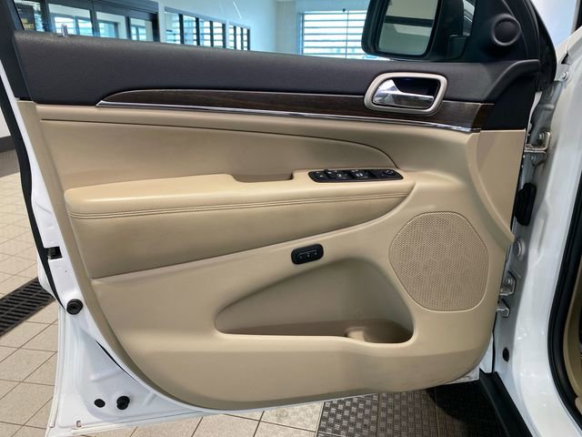 Used 2017 Jeep Grand Cherokee Limited AWD/4WD image 10