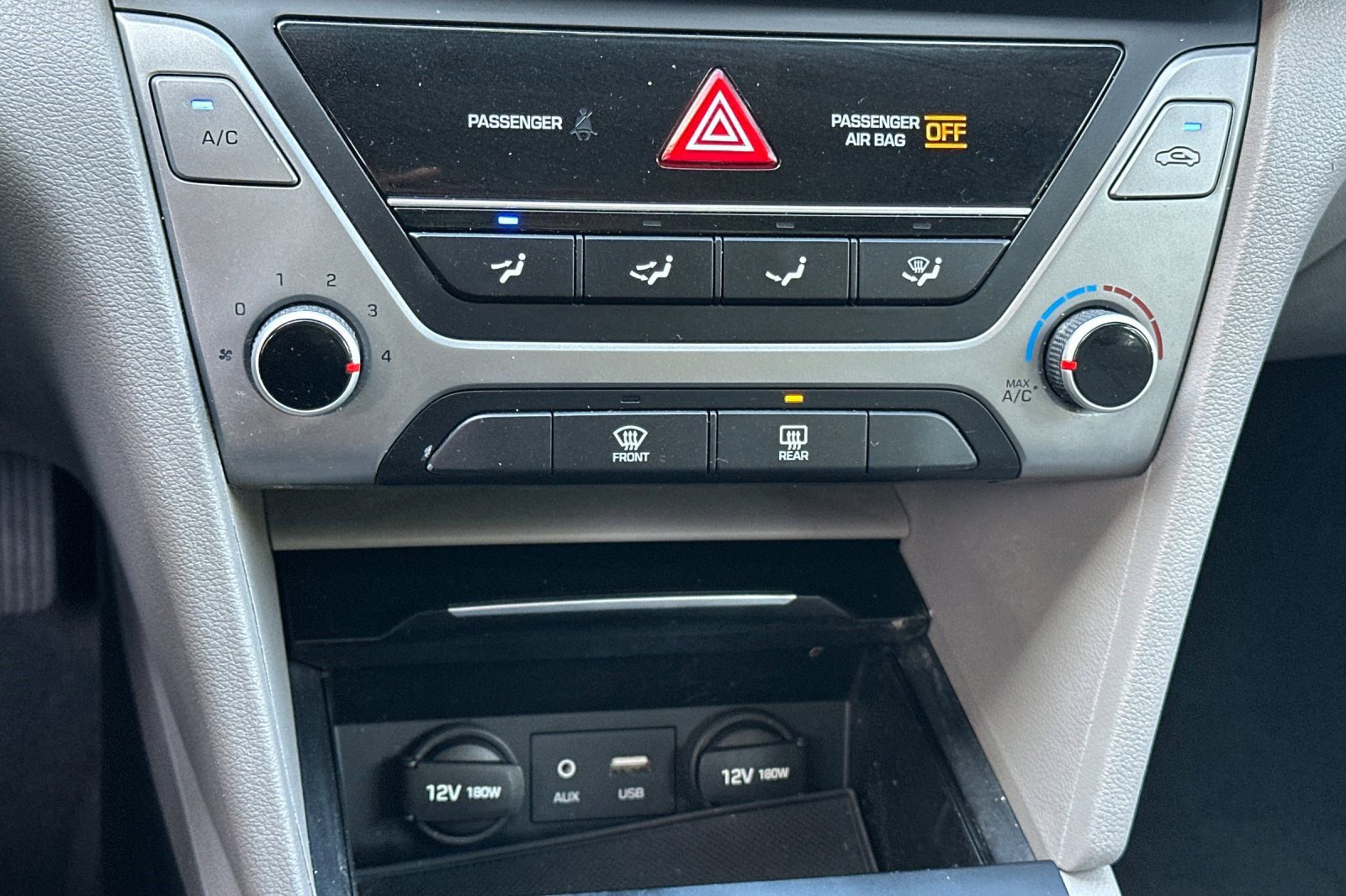 Used 2017 Hyundai Elantra SE image 18