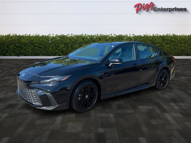 Used 2025 Toyota Camry SE image 3