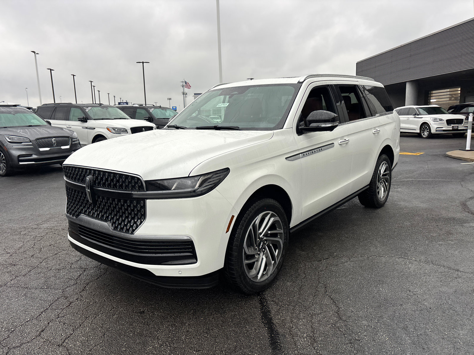 New 2025 Lincoln Navigator Reserve image 3