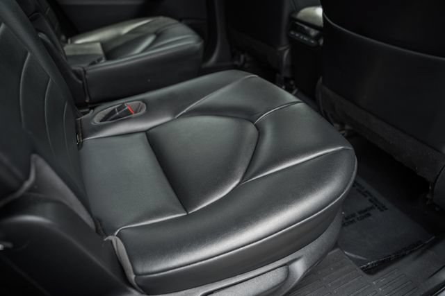Used 2020 Toyota Highlander XLE AWD/4WD image 30