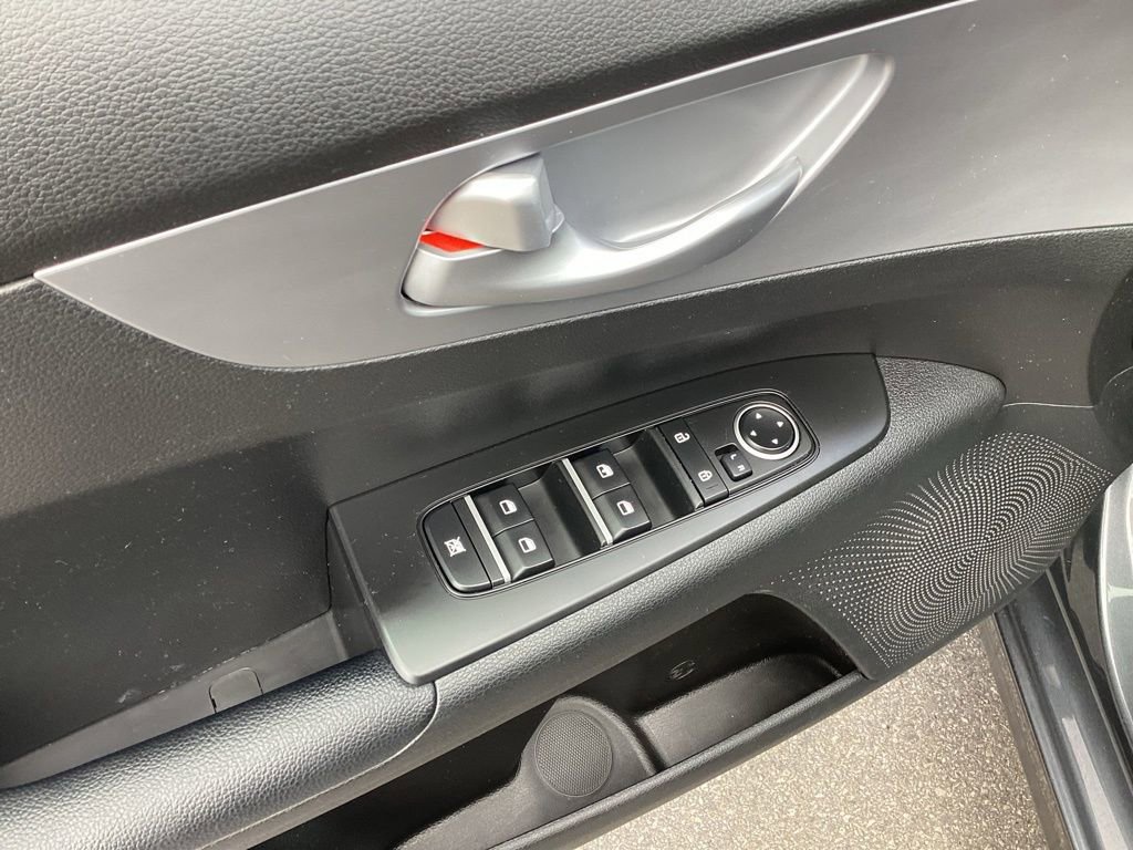 Used 2022 Kia Forte LXS FWD image 11