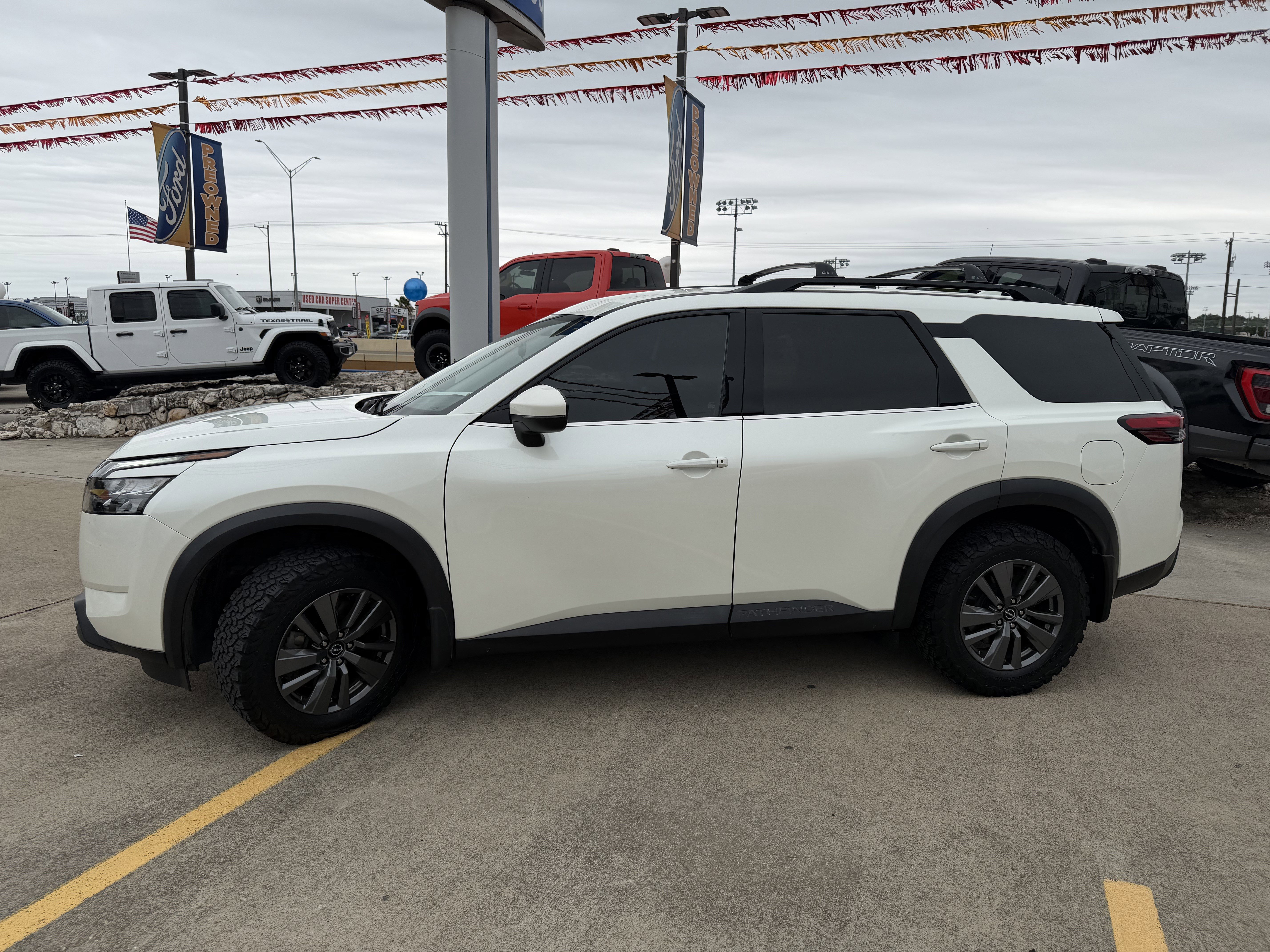 Used 2024 Nissan Pathfinder SV FWD image 10