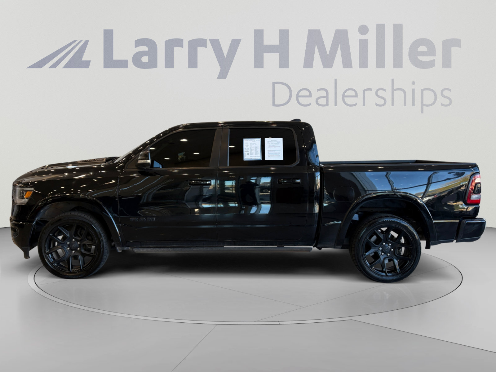 Used 2020 RAM 1500 Laramie AWD/4WD image 2