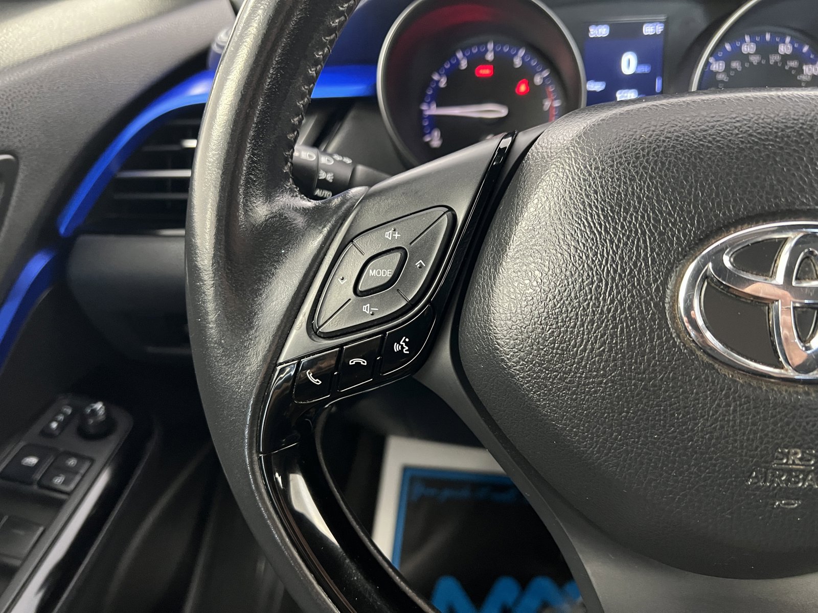 Used 2021 Toyota C-HR XLE FWD image 23