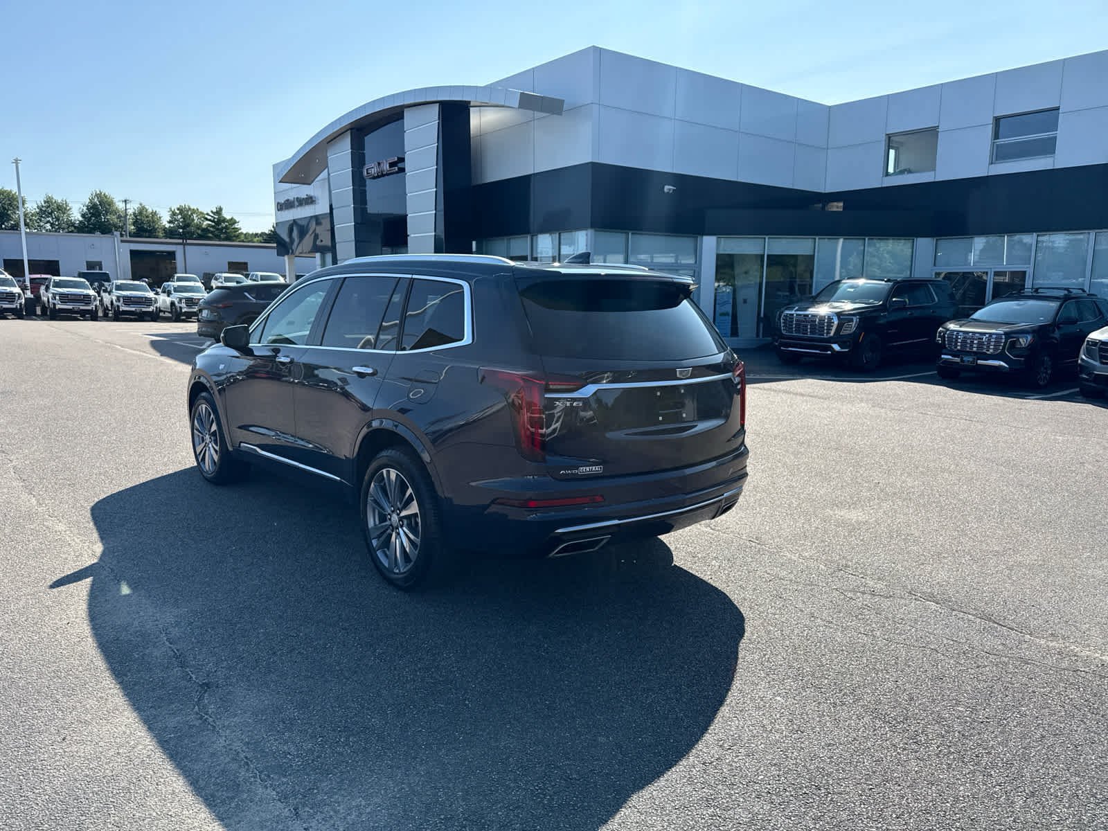 Used 2024 Cadillac XT6 Premium Luxury AWD/4WD image 3