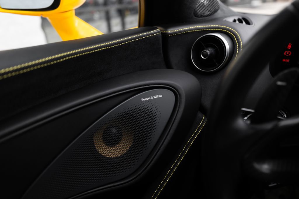 Used 2019 McLaren 570S Spider RWD image 29
