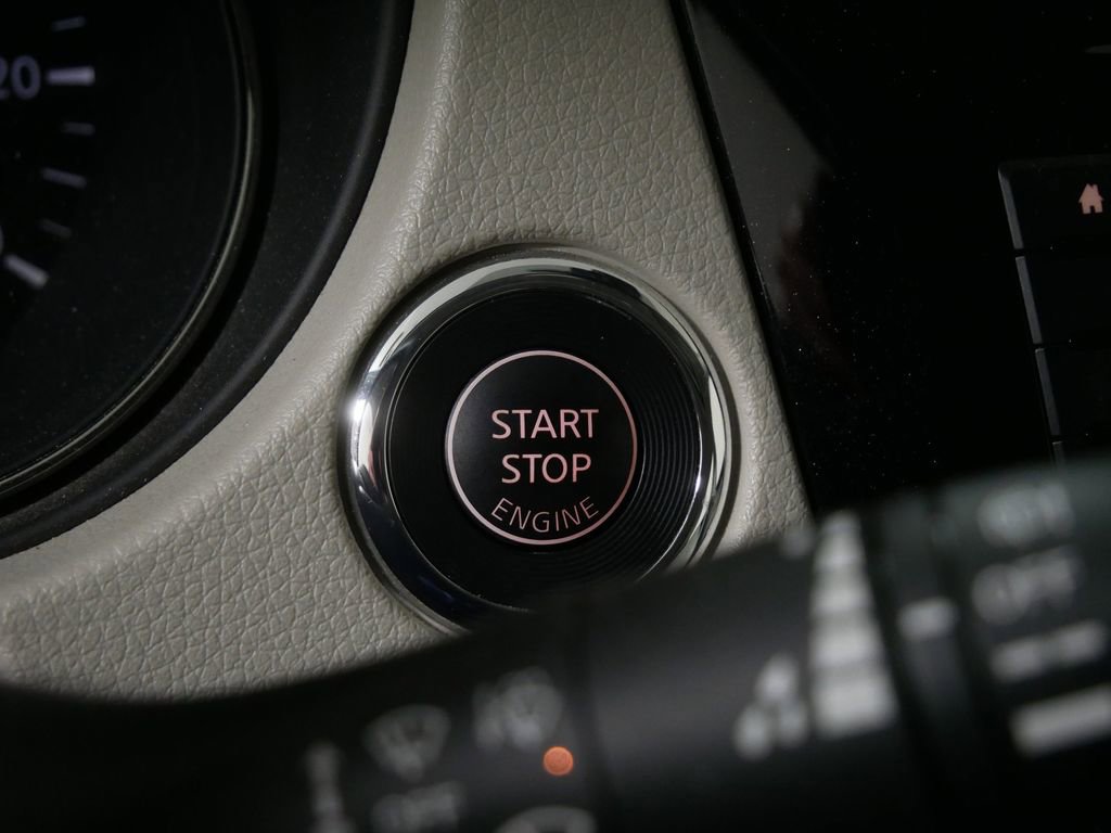 Used 2020 Nissan Rogue Sport SL w/ Premium Package image 25