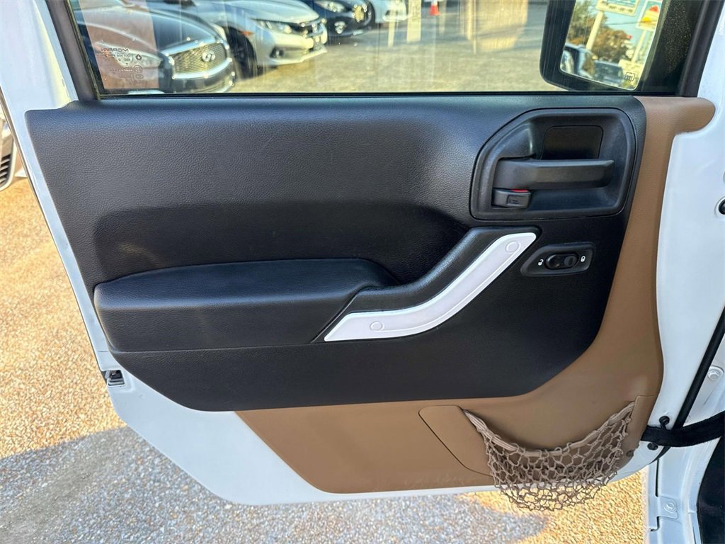 Used 2012 Jeep Wrangler Unlimited Sahara w/ Dual Top Group image 20