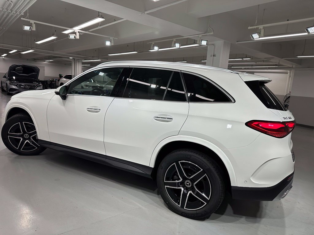 New 2027 Mercedes-Benz GLC 300 4MATIC image 3