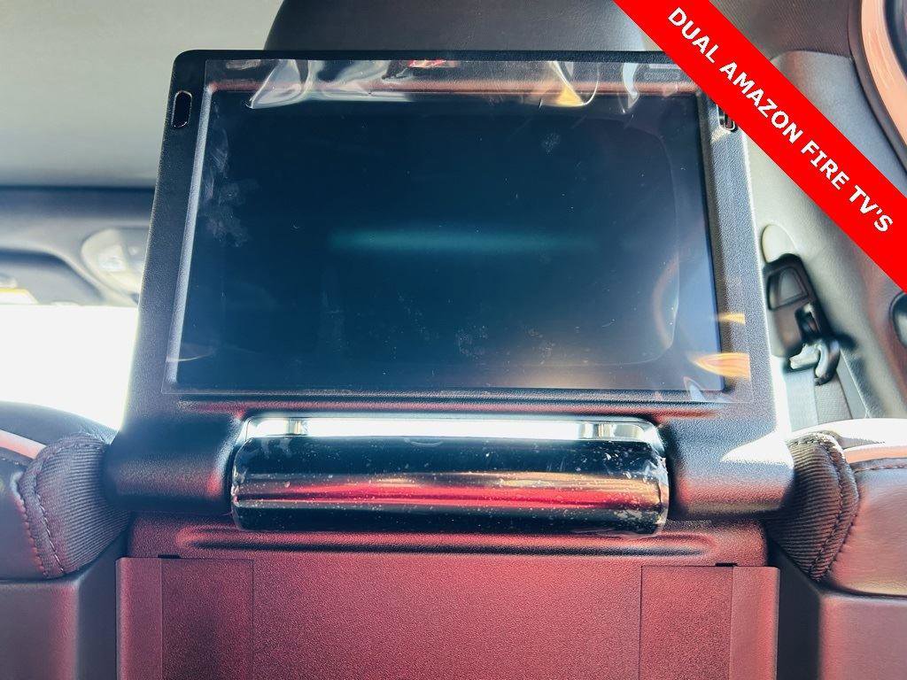 New 2026 Chrysler Pacifica Limited w/ Uconnect Theater Family Group image 4