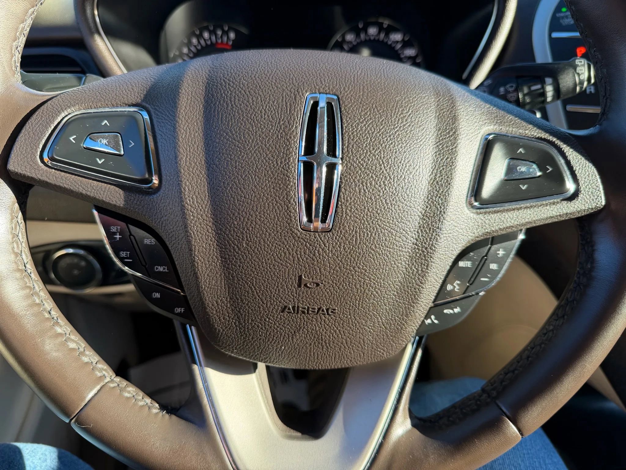 Used 2018 Lincoln MKC Select w/ Select Plus Package FWD image 7