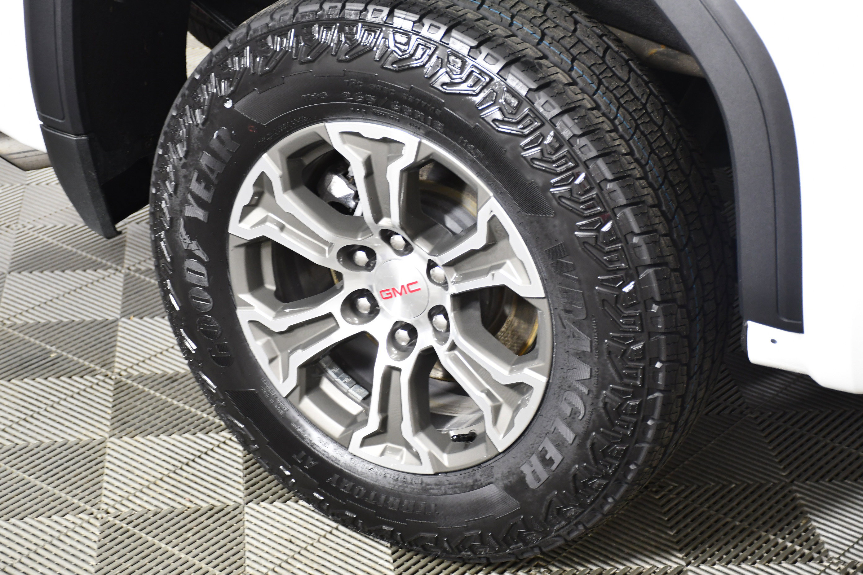 Used 2025 GMC Sierra 1500 SLT image 40