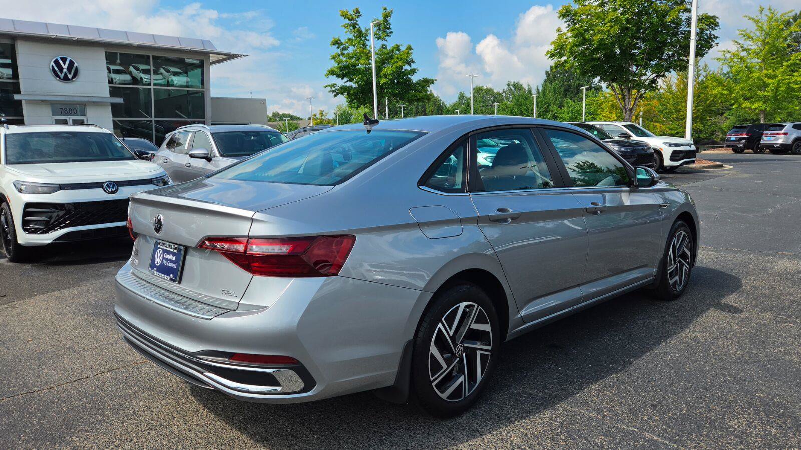 Certified 2023 Volkswagen Jetta SEL FWD image 6