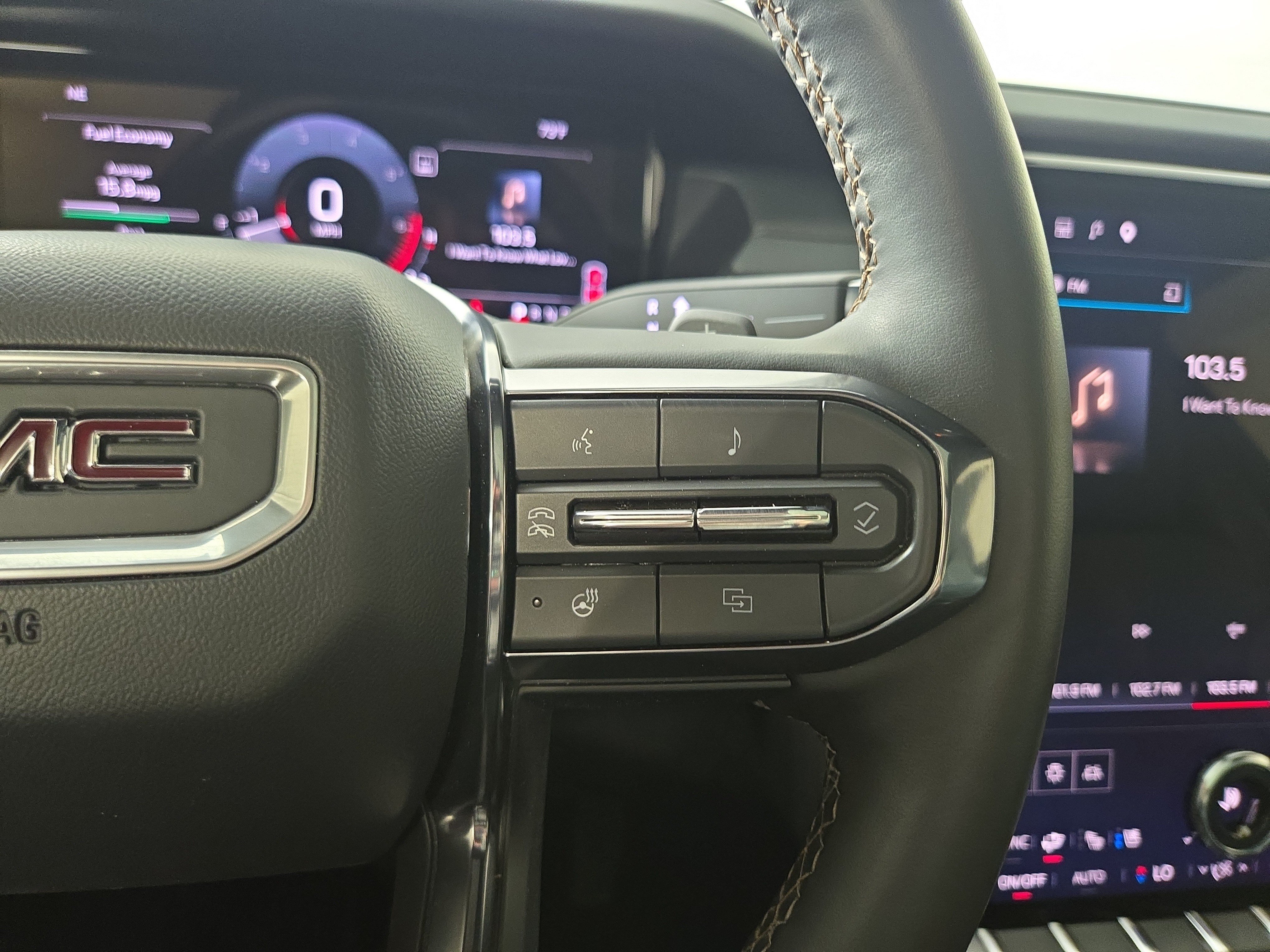 Used 2025 GMC Acadia AT4 w/ Luxury Package AWD/4WD image 17