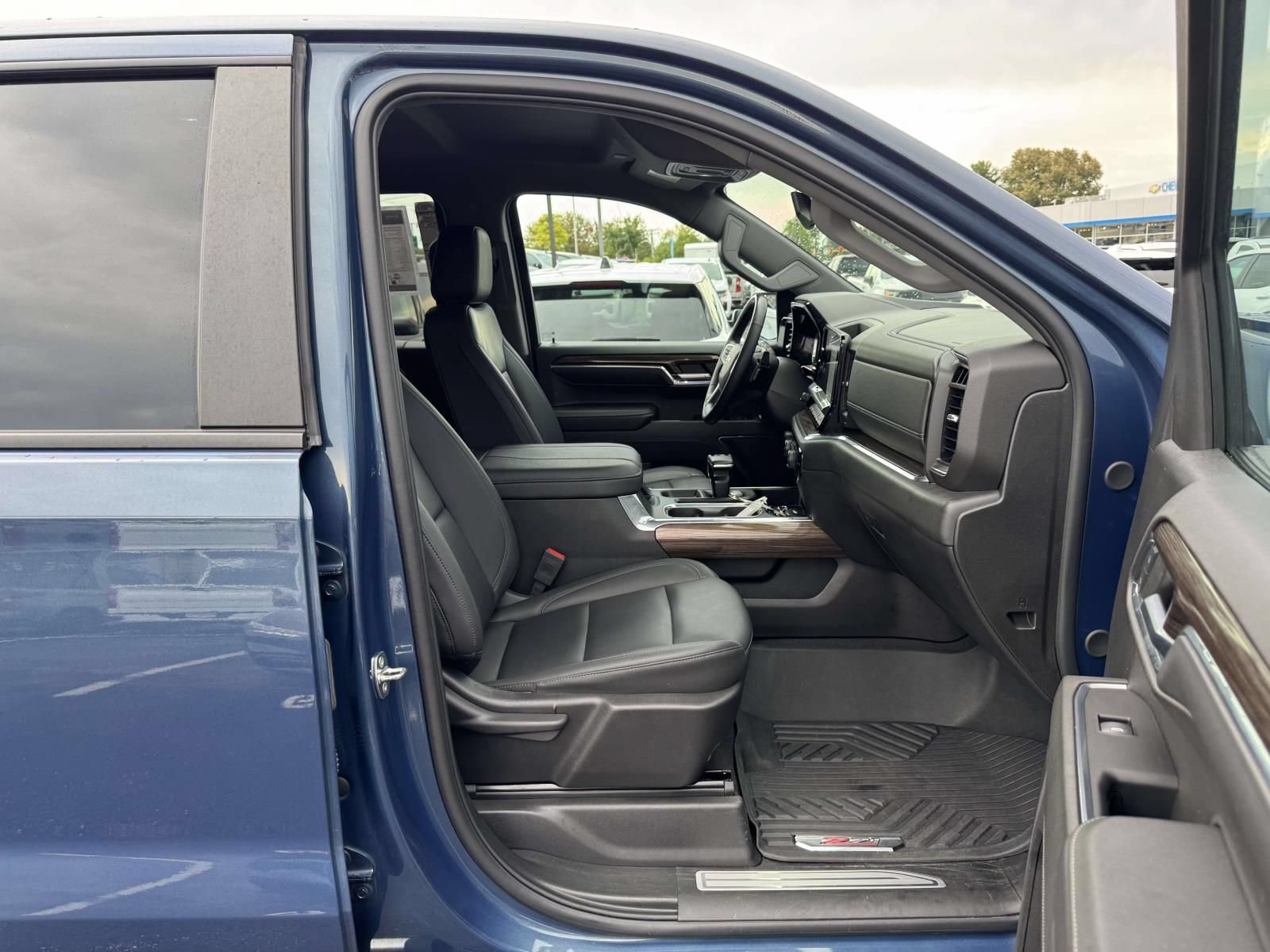 Used 2024 Chevrolet Silverado 1500 LT AWD/4WD image 14