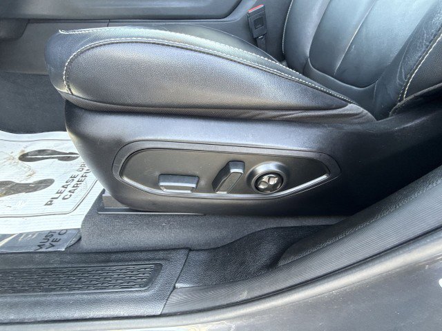 Used 2022 Jeep Grand Cherokee L Limited w/ Black Appearance Package image 14