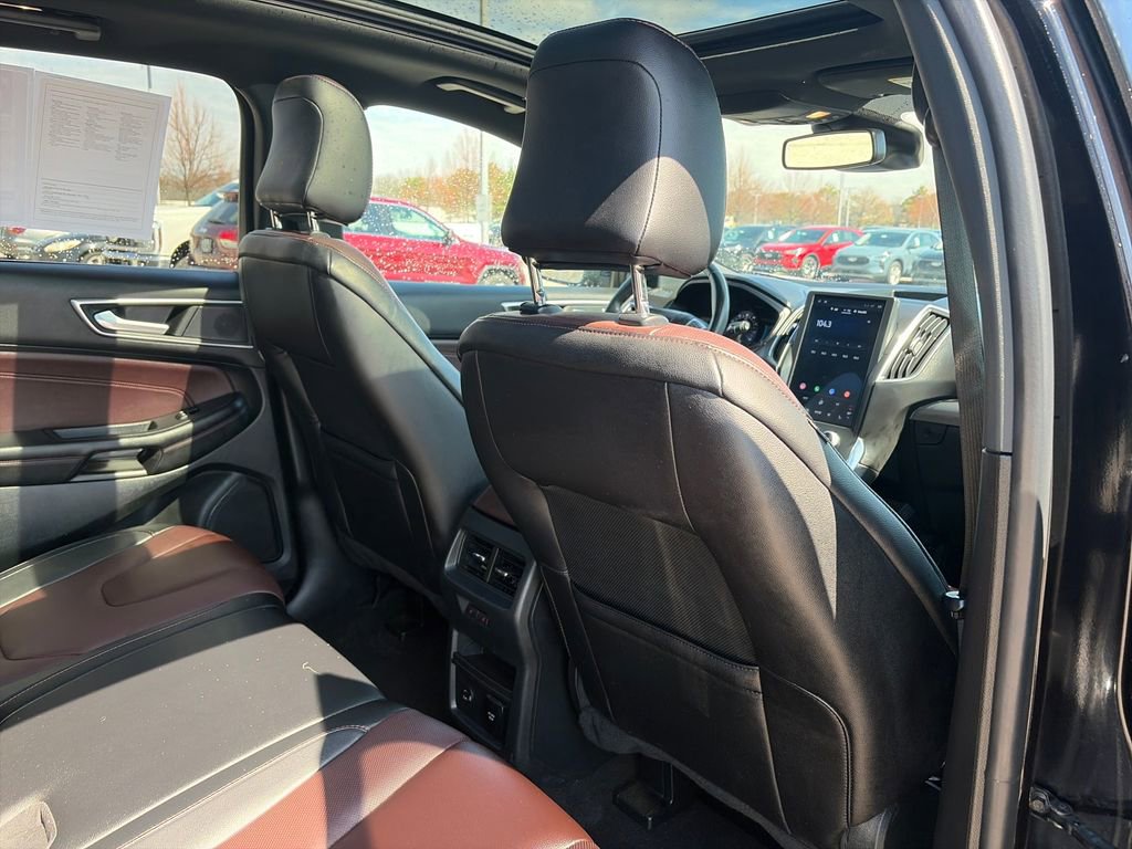 Used 2022 Ford Edge Titanium w/ Equipment Group 301A AWD/4WD image 32