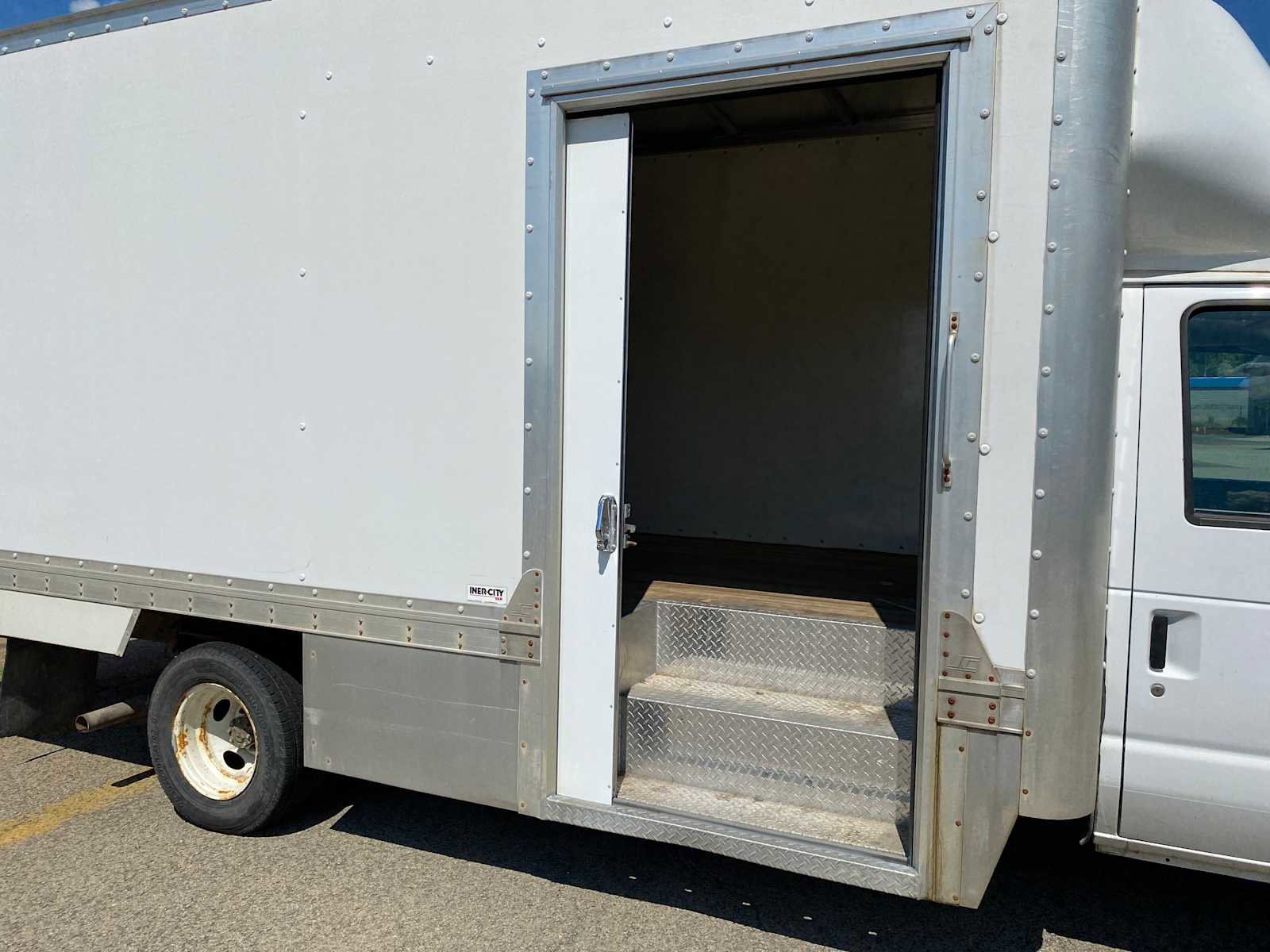 Used 2017 Ford E-450 and Econoline 450 Super Duty RWD image 14