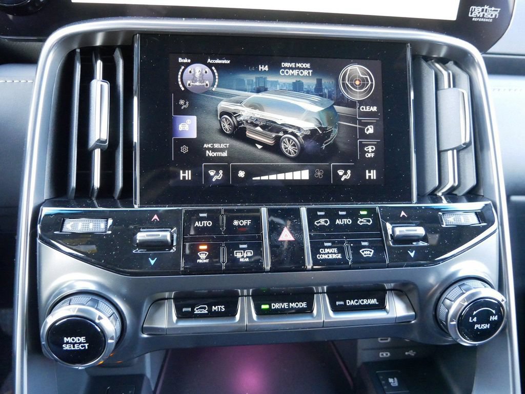 Certified 2026 Lexus LX 700h Luxury w/ Appearance Package AWD/4WD image 22