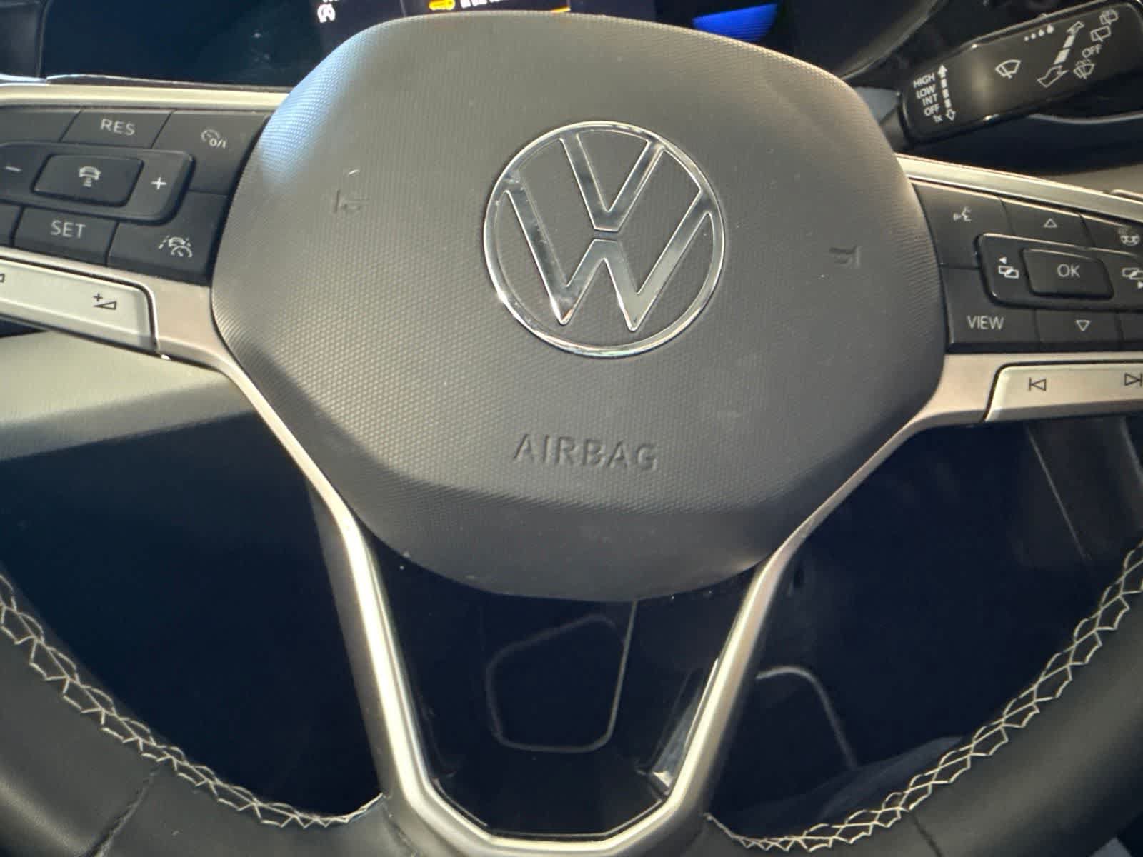 Used 2023 Volkswagen Taos SE w/ Panoramic Sunroof Package AWD/4WD image 24