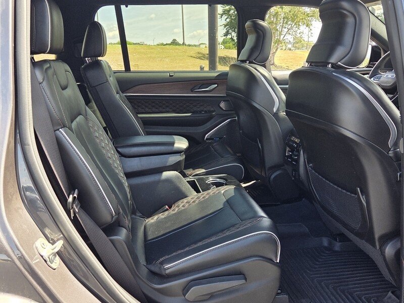Used 2023 Jeep Grand Cherokee L Summit w/ Advanced Protech Group IV AWD/4WD image 17