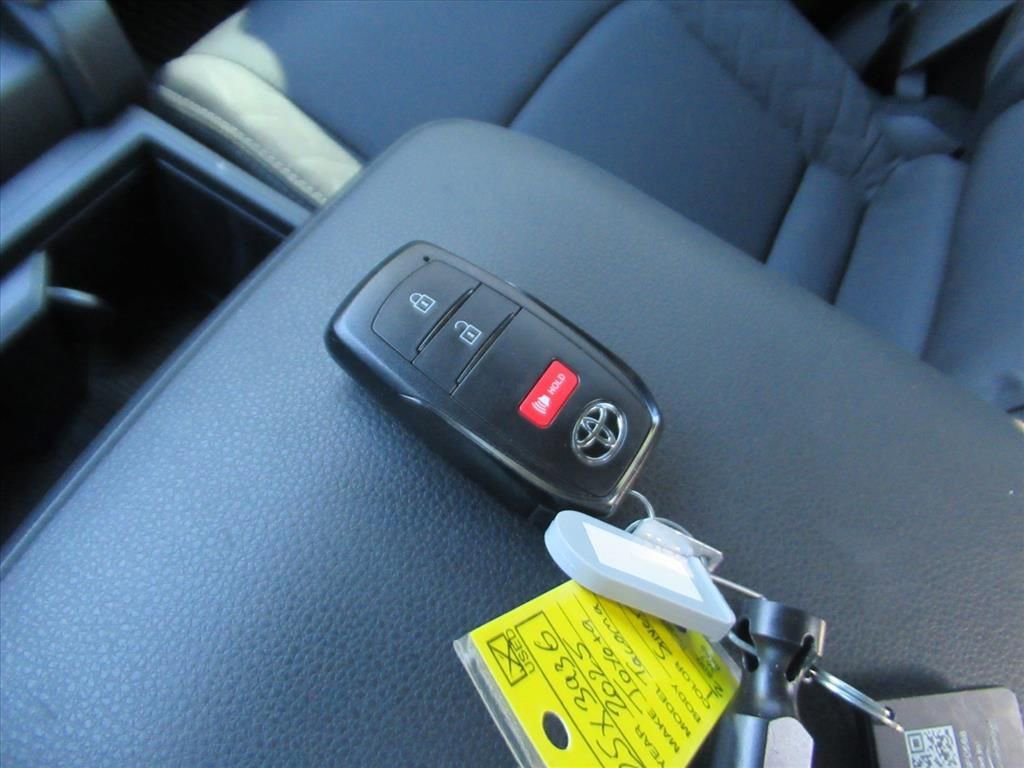 Used 2025 Toyota Tacoma SR image 28