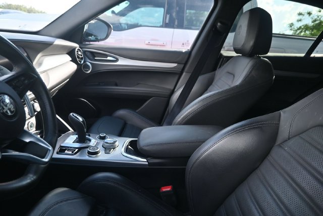 Used 2023 Alfa Romeo Stelvio Veloce AWD/4WD image 8