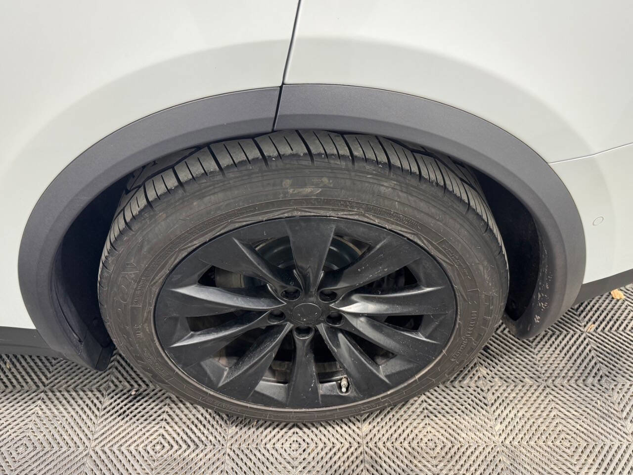 Used 2017 Tesla Model X 75D image 42