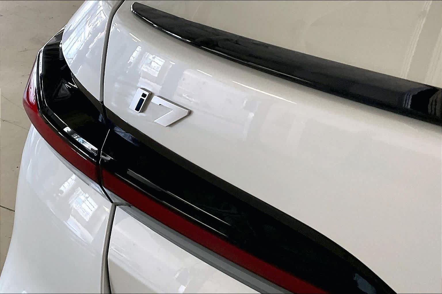 Used 2024 BMW i7 eDrive50 w/ M Sport Package RWD image 31