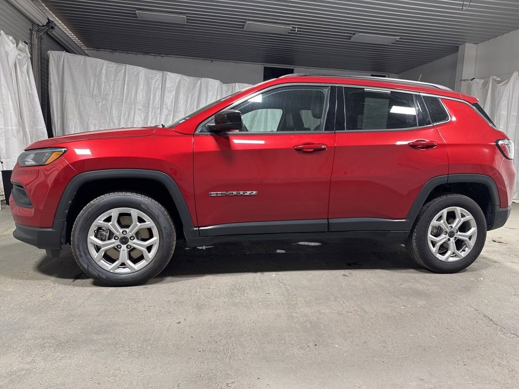Used 2025 Jeep Compass Latitude w/ Sun & Sound Group image 4