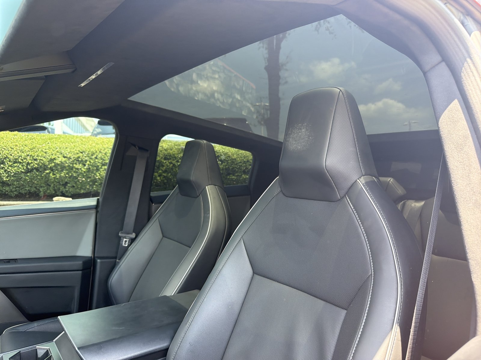 Used 2025 Tesla Cybertruck AWD Crew Cab image 27