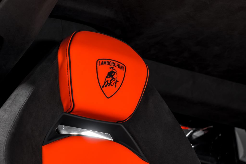 Used 2024 Lamborghini Revuelto AWD/4WD image 35